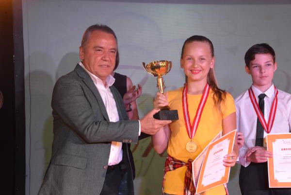 Antalya’da Rus Öğrencilerin Karne Sevinci