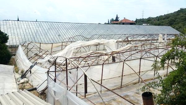 Demre’da Dolu ve Rüzgar 939 Dönüm Seraya Zarar Verdi