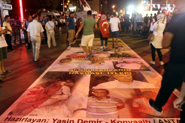 Antalya’da On Binler Darbeye Karşı Yürüdü