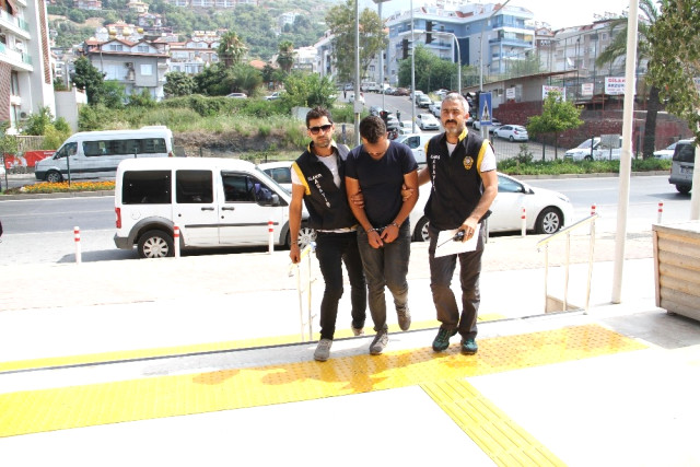Çalıştığı İş Yerinden 250 Bin TL Çaldığı İddia Edilen Muhasebeci Gözaltı Alındı