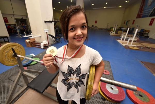 Kırmızı Rujum Olmadan Podyuma Çıkmam’