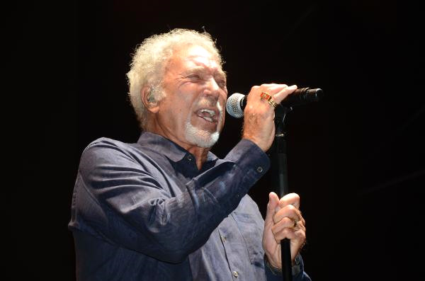 Tom Jones Regnum’da Konser Verdi