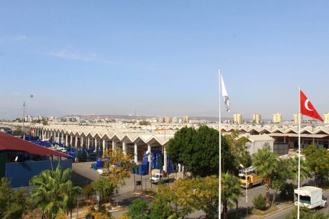 Antalya Hali’nde, ‘Yeni Hal’ Yasasına Komisyonculardan Tepki