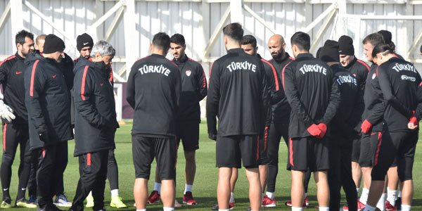 A Milliler’de Ukrayna Mesaisi Başladı