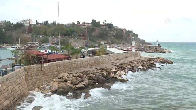 Antalya’da Kuvvetli Rüzgar