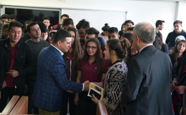 Tütüncü, Öğrencilerle Buluştu