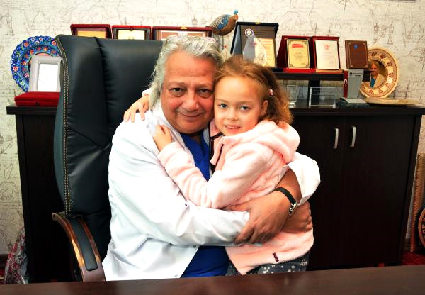 Asya, Böbreğiyle Can Veren Amcasına Artık ‘Böbüşüm’ Diyor