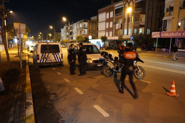 Hırsızlar Kovalamaca Sırasında Çaldıkları Altınları Yola Attı Ama Kaçamadı