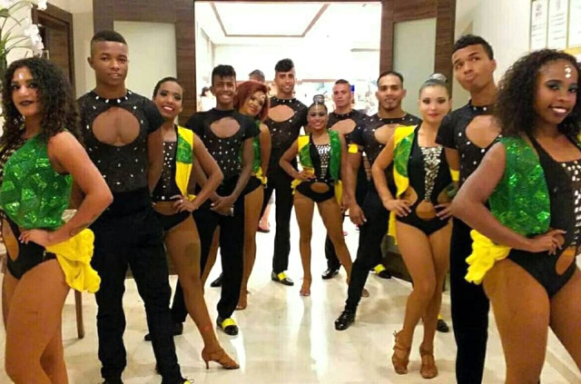 Paraları Olmadığı İçin Ülkelerine Gidemeyen Kolombiyalı Dansçılar Atatürk Havalimanı’nda Mahsur…