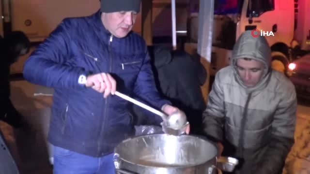 Sandıklı Belediyesi Yolda Kalanlara Konaklama Sağladı Çorba İkram Etti