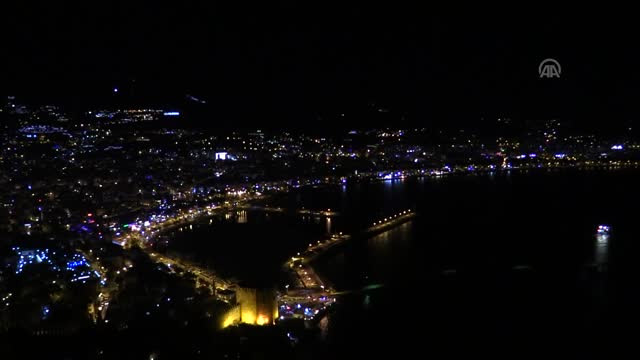 Alanya’da Yeni Yıl Kutlamaları – Eğlence Yerinde Yangın