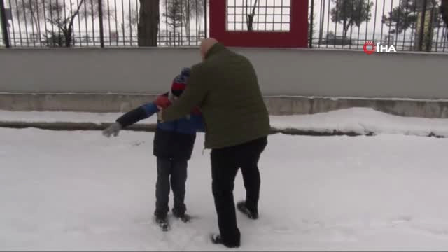 İlk Defa Kar Gören Çocuklar Doyasıya Eğlendi