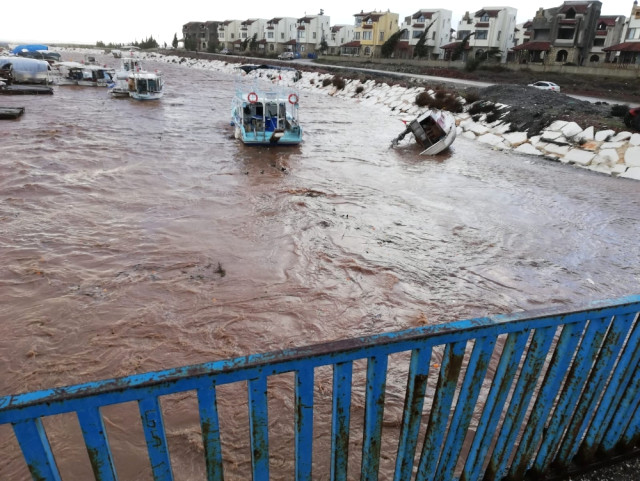 Kumluca’da Tekneler Alabora Oldu