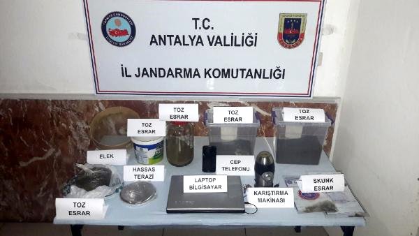 Villada 5 Kilogram Esrar Ele Geçirildi, 3 Kişi Gözaltına Alındı