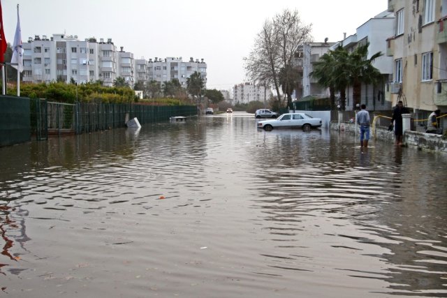 Antalya’da Okullara Fırtına Tatili
