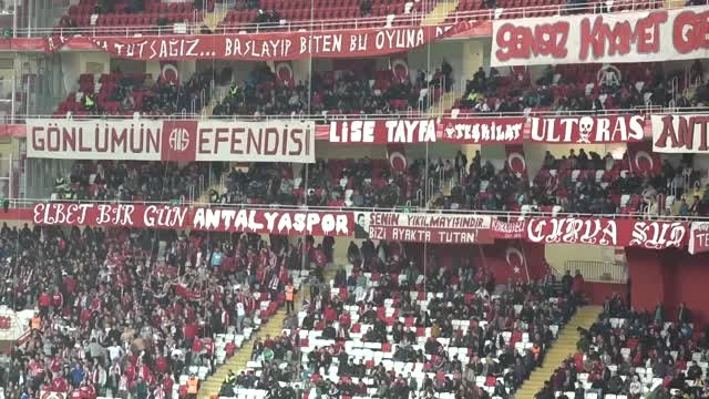 Çavuşoğlu ve Çerçesov, Antalyaspor-Medipol Başakşehir Maçını Birlikte İzledi