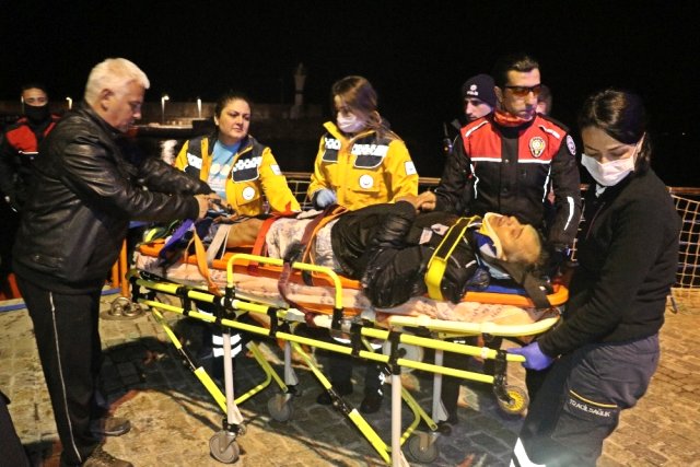 Falezlerden Düşen Şahsı Deniz Polisi Kurtardı