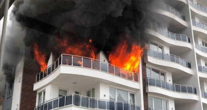 10 katlı apartmanda korkutan yangın