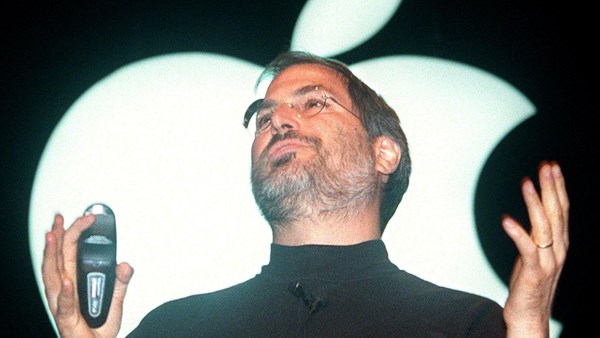 Steve Jobs’ın Apple’ı kurarken giydiği terlikler rekor fiyata satıldı