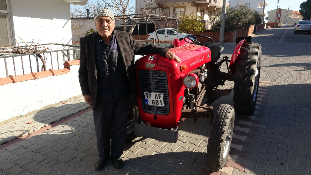 Çanakkale’de emektar traktörünü satan babasına sürpriz yaptı