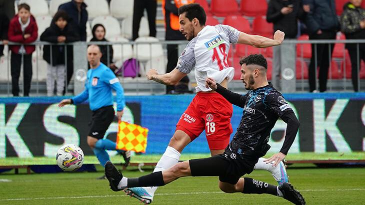 Ümraniyespor – Adana Demirspor maçından kareler