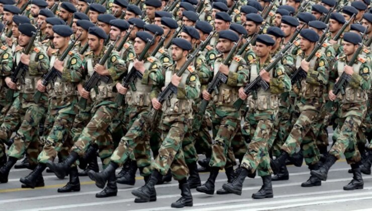 İran bütün askerlerini komşu ülkenin hududuna yığdı