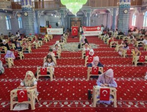 Suluova İlçe Müftülüğü Yaz Kur’an Kursları Ortası Bilgi ve Hadis Yarışı Düzenlendi