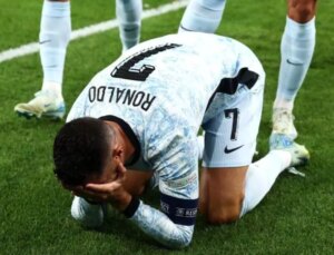 Cristiano Ronaldo Mesleğinin 900. Golünü Attı