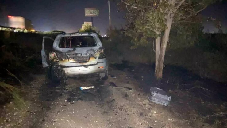 Antalya’da Park Halindeki Cip Alev Aldı, Şoför Son Anda Kurtuldu