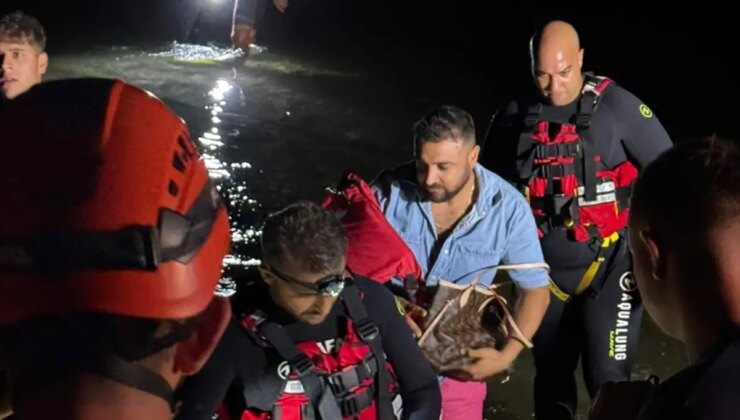 Antalya’da Su Düzeyi Yükselen Irmakta Mahsur Kalan Aile Kurtarıldı