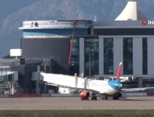 Antalya Havalimanı’nda Motor Yangını Uçuş Trafiğini Etkiledi