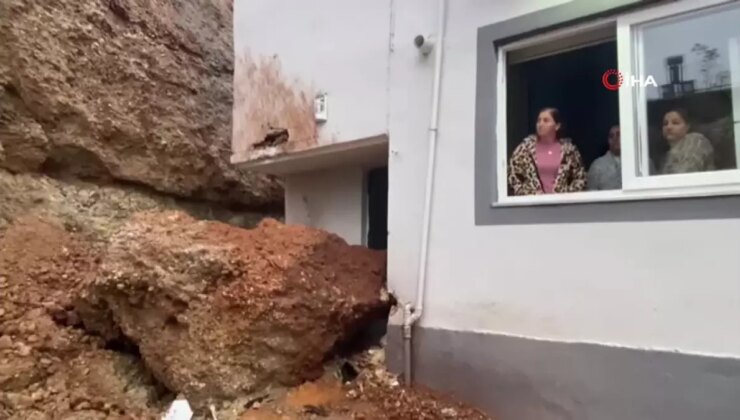 Antalya’da Çok Yağışlar Sonucu Kaya Kesimi Konutun Kapısına Çarptı