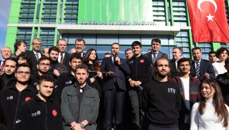 Bakan Kacır, İTÜ Proje ve Teknoloji Gruplarıyla Bir Ortaya Geldi