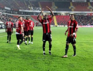 Gaziantep FK, Başakşehir’i 3-0 Mağlup Etti
