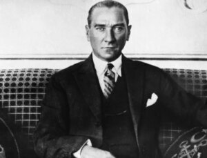 Ulu Lider Mustafa Kemal Atatürk’ü hürmet ve minnetle anıyoruz