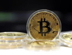 Bitcoin, 100 bin doları aşarak tarihe geçti, yatırımcılar bir yılda köşe oldu