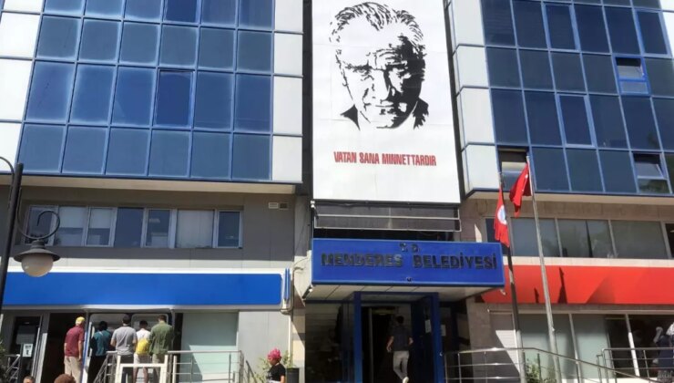 Menderes Belediyesi Lider Yardımcısı’na makamında silahlı tehdit ve darp!