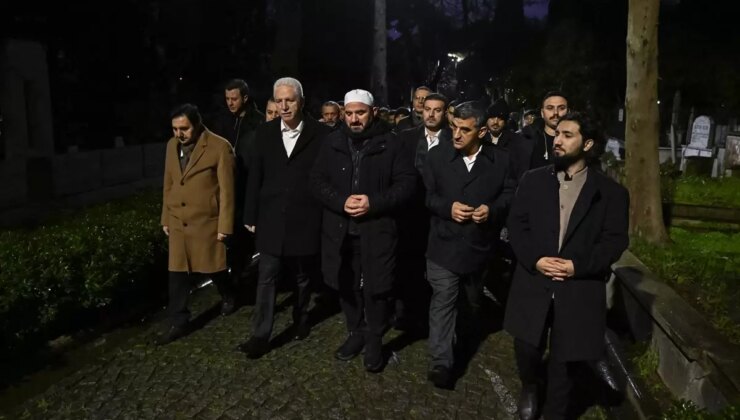 Eski başbakanlardan Necmettin Erbakan kabri başında anıldı