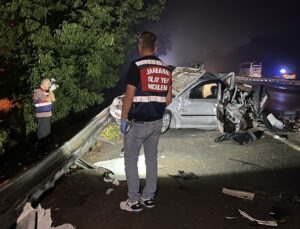 Arıza sebebiyle emniyet şeridinde duran arabaya TIR çarptı; 1 çocuk öldü, 3 yaralı