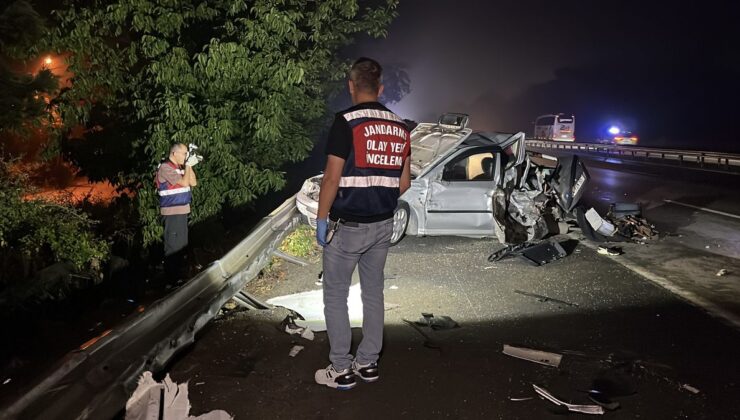 Arıza sebebiyle emniyet şeridinde duran arabaya TIR çarptı; 1 çocuk öldü, 3 yaralı