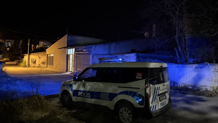 Erzurum’da mahallelinin takviyesiyle 10 sistemsiz göçmen yakalandı