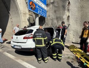 Zonguldak’ta tünel girişine çarpan arabanın şoförü ağır yaralandı